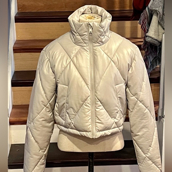 NWT | GARAGE | Women’s Puffer Coat | Size: SP | NEW! | Retails for $90! - Picture 13 of 16